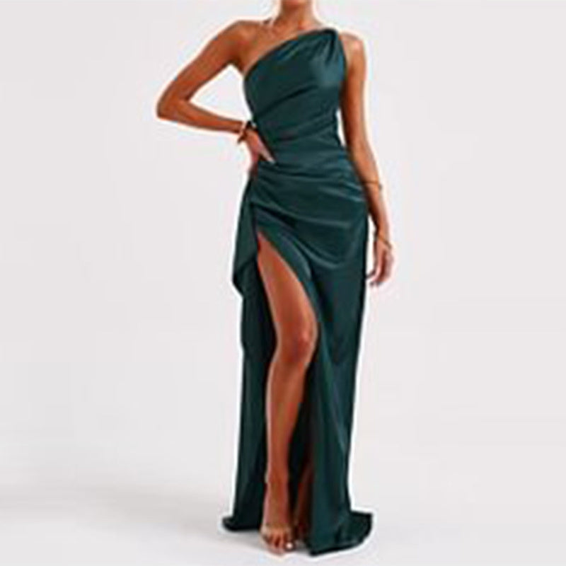 Vestito estivo sexy monospalla senza schienale con spacco, elegante, attillato, in raso tinta unita